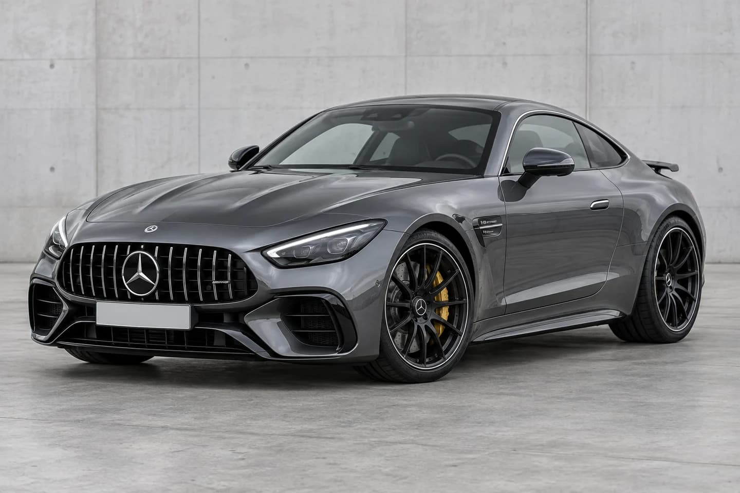 Mercedes-AMG GT 63 4MATIC+ Coupé, ilustracja AI, widok z przodu pod kątem
